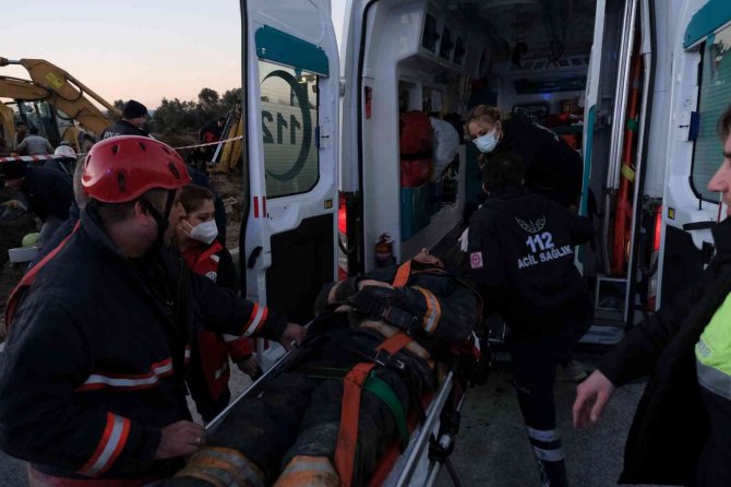 Göçük altında kalan işçinin cesedine ulaşıldı