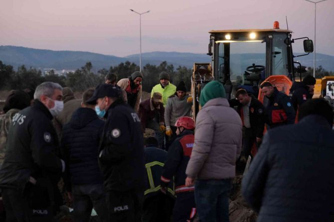 Göçük altında kalan işçinin cesedine ulaşıldı