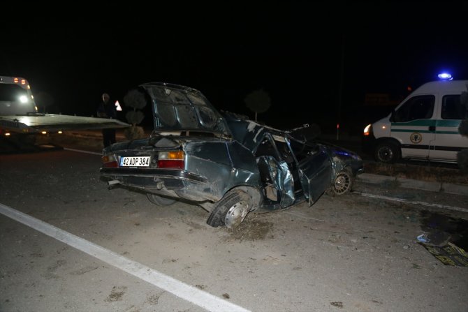 Konya'da ters dönen otomobildeki bir kişi öldü, 3 kişi yaralandı