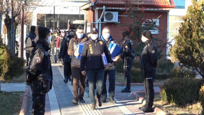 İnternet dolandırıcılarına 10 ilde eşzamanlı operasyon: 12 gözaltı