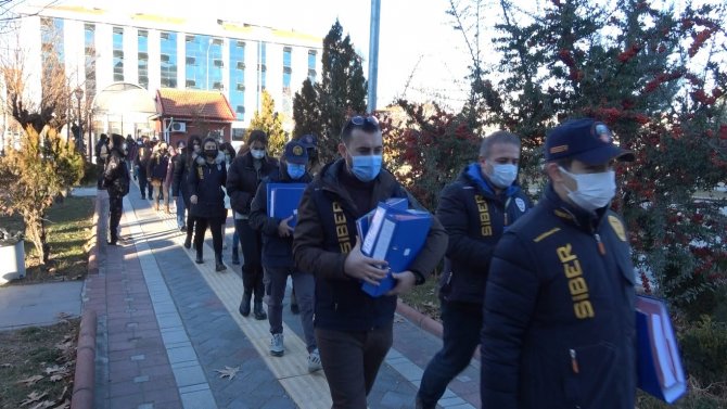 İnternet dolandırıcılarına 10 ilde eşzamanlı operasyon: 12 gözaltı