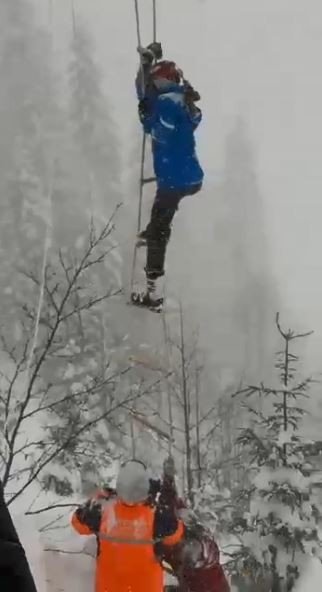 Kayak merkezinde telesiyejde mahsur kalan 6 kişi kurtarıldı