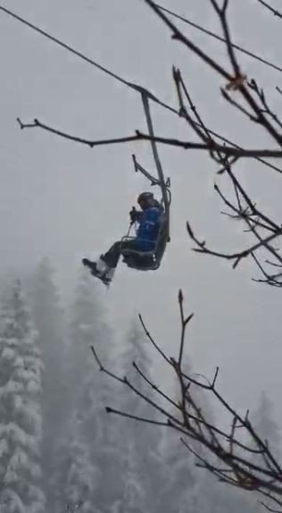 Kayak merkezinde telesiyejde mahsur kalan 6 kişi kurtarıldı