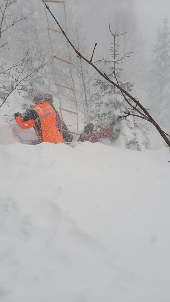 Kayak merkezinde telesiyejde mahsur kalan 6 kişi kurtarıldı