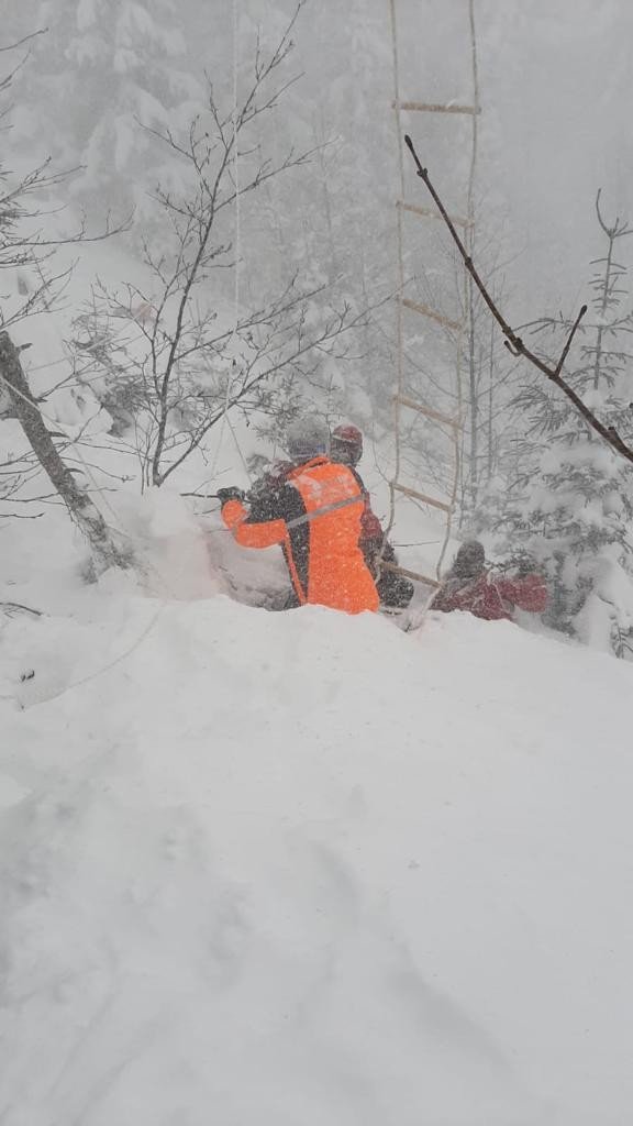 Kayak merkezinde telesiyejde mahsur kalan 6 kişi kurtarıldı