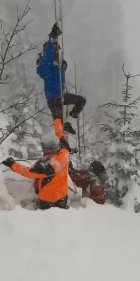 Kayak merkezinde telesiyejde mahsur kalan 6 kişi kurtarıldı