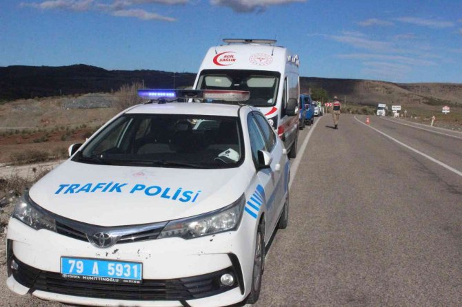 Motosiklet şarampole yuvarlandı:1 ölü