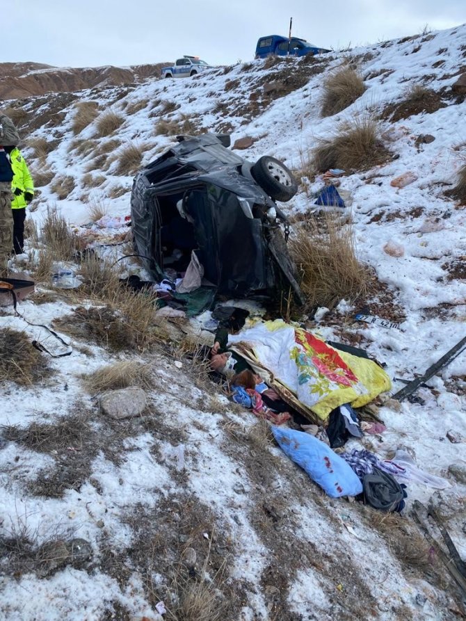 Trafik kazası: 2 kişi öldü, 2 kişi yaralandı