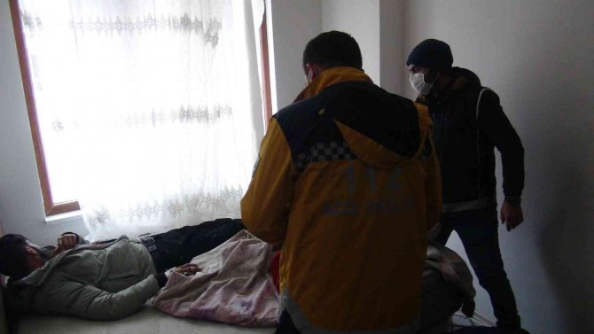 Apartman dairesine operasyon: 10 düzensiz göçmen yakalandı