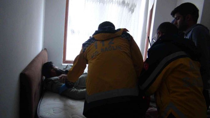 Apartman dairesine operasyon: 10 düzensiz göçmen yakalandı