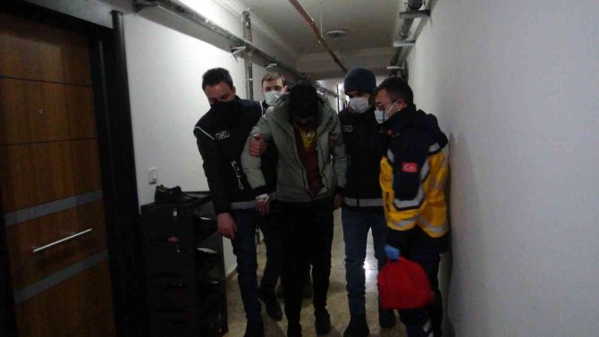 Apartman dairesine operasyon: 10 düzensiz göçmen yakalandı