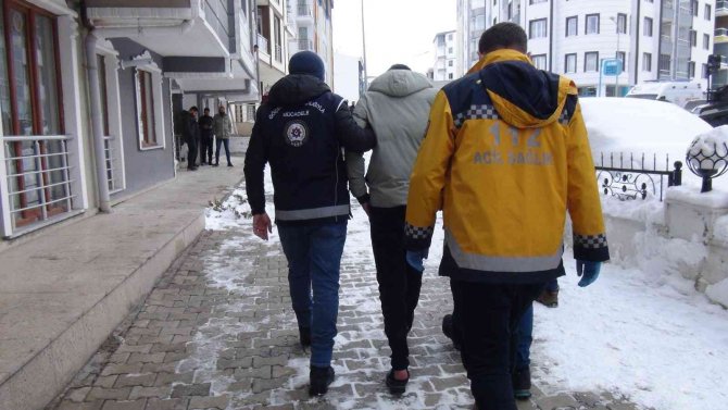 Apartman dairesine operasyon: 10 düzensiz göçmen yakalandı