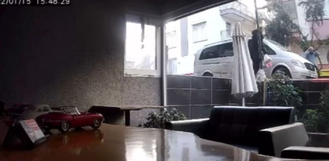 Apartmanın 4’üncü katından düşen genç hayatını kaybetti