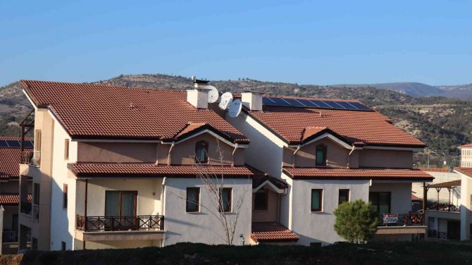 Böyle komşu düşman başına