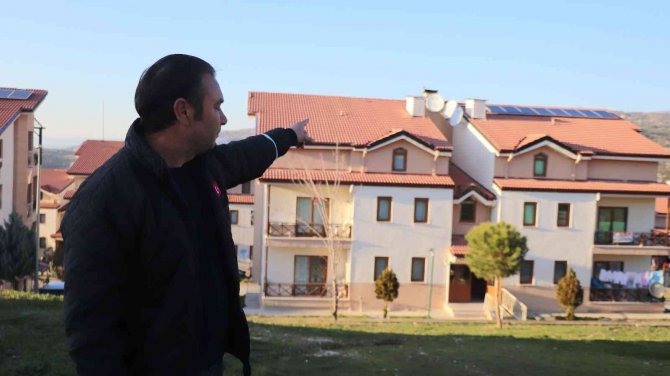 Böyle komşu düşman başına