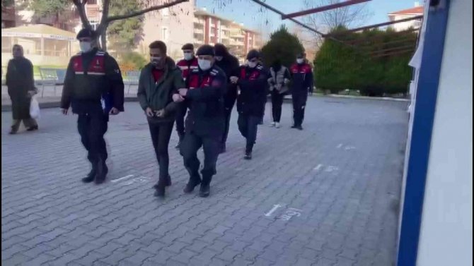 Böyle komşu düşman başına