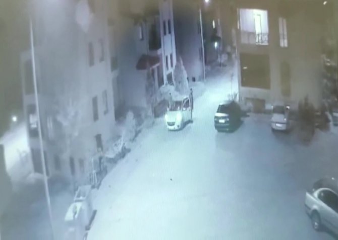 Böyle komşu düşman başına