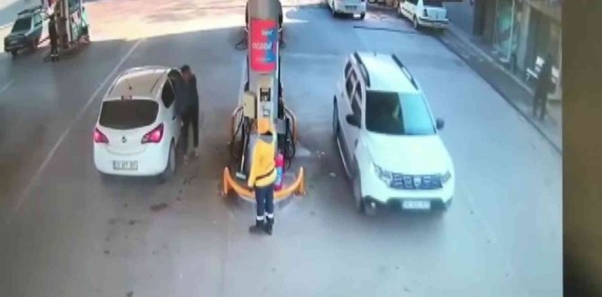 Böyle komşu düşman başına