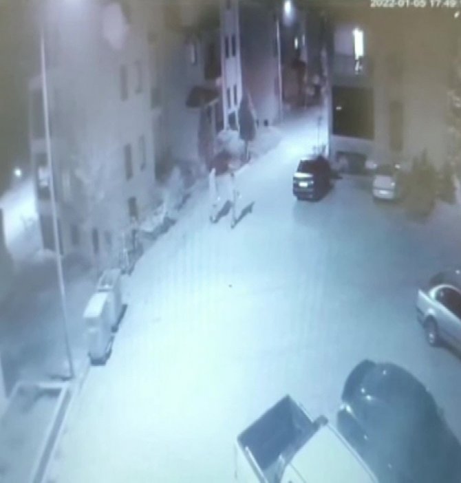 Böyle komşu düşman başına