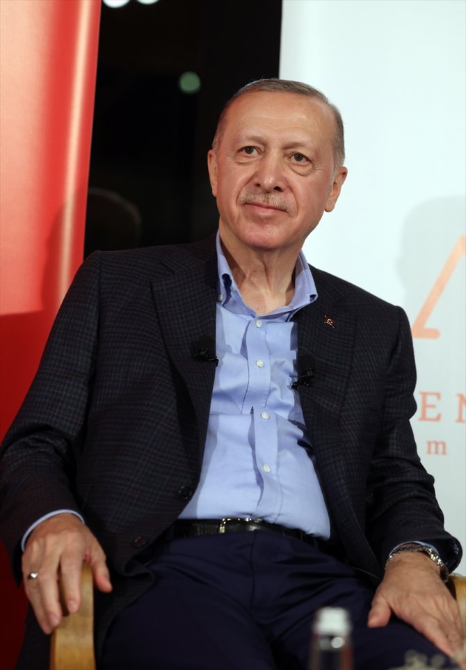 Cumhurbaşkanı Erdoğan: Alçak oyunları bozacak kararlılığa sahibiz!