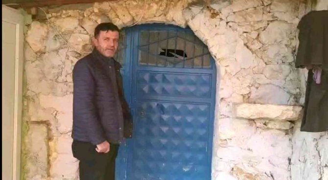 Evin damına yıldırım düşmesi sonucu birçok ev eşyası yandı