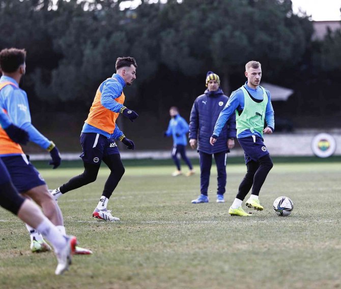 Fenerbahçe, Altay maçı hazırlıklarına başladı