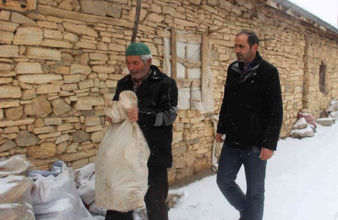 Gurbetteki 25 yılın ardından kopamadığı köyüne muhtar oldu
