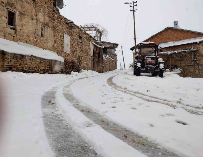 Gurbetteki 25 yılın ardından kopamadığı köyüne muhtar oldu