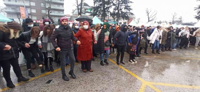 Horonu bırakıp Ahmet Çalık'a dua ettiler