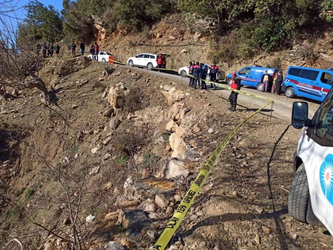 Komşularının kayıp ihbarı verdiği yaşlı adam, dere yatağında ölü bulundu