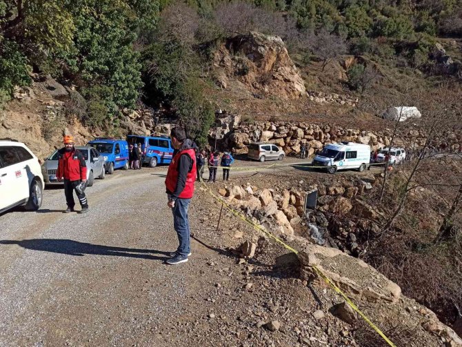 Komşularının kayıp ihbarı verdiği yaşlı adam, dere yatağında ölü bulundu