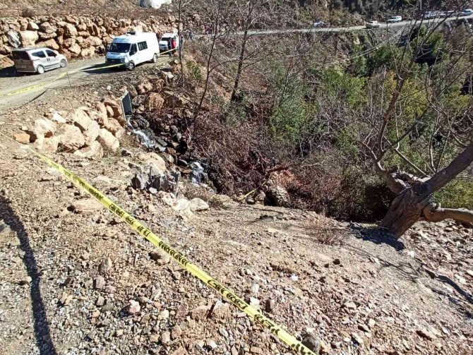 Komşularının kayıp ihbarı verdiği yaşlı adam, dere yatağında ölü bulundu