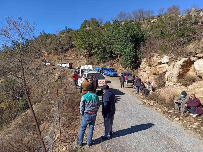 Komşularının kayıp ihbarı verdiği yaşlı adam, dere yatağında ölü bulundu
