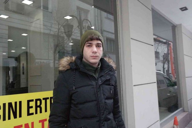 Önce keşif yaptılar sonra seçtikleri motosikleti iterek götürdüler