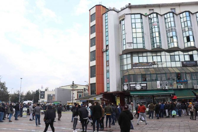Şehir merkezinde şok olay, görenler oraya koştu