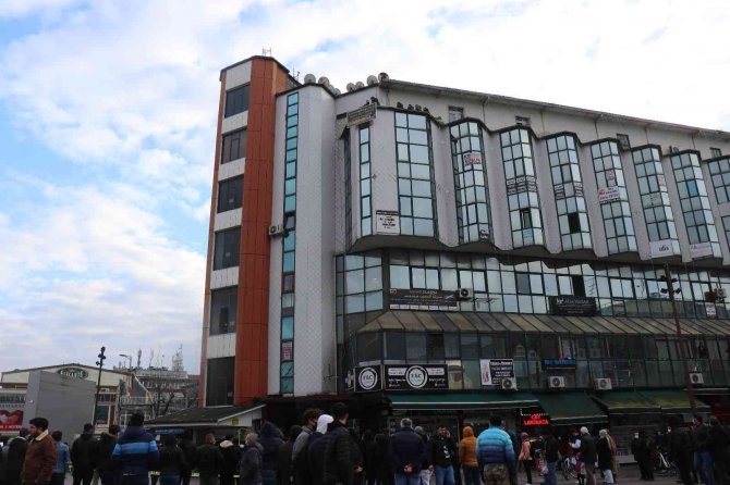 Şehir merkezinde şok olay, görenler oraya koştu