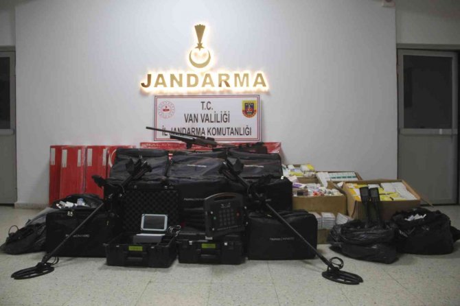 Silah ve ilaç ele geçirildi