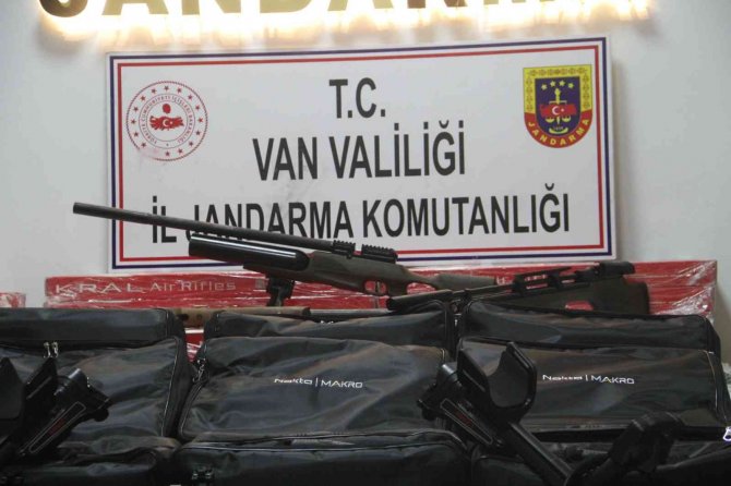 Silah ve ilaç ele geçirildi