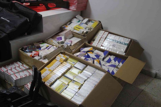 Silah ve ilaç ele geçirildi