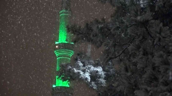 Aksaray-Konya yolunda kar yağışı