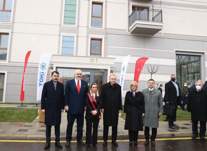 Bakan Kurum: “Arnavutluklu kardeşlerimizin yaralarını sarmak için seferberlik ruhu ile hareket ettik”