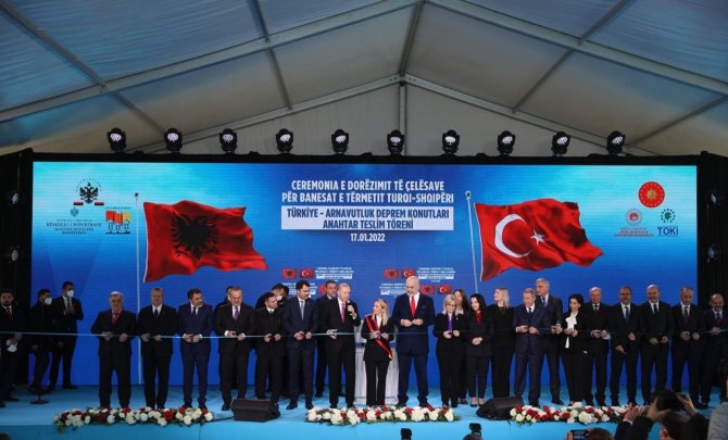 Bakan Kurum: “Arnavutluklu kardeşlerimizin yaralarını sarmak için seferberlik ruhu ile hareket ettik”