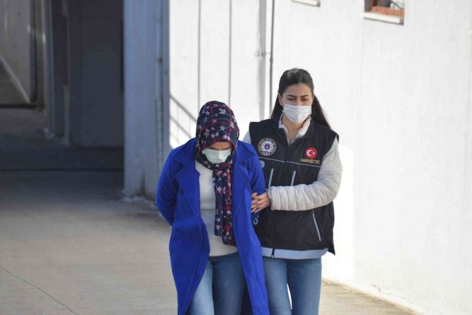 Bavulundan uyuşturucu çıkan kadın tutuklandı