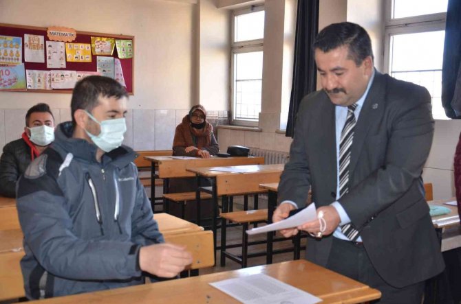 Bu kez veliler sınav heyecanı yaşadı