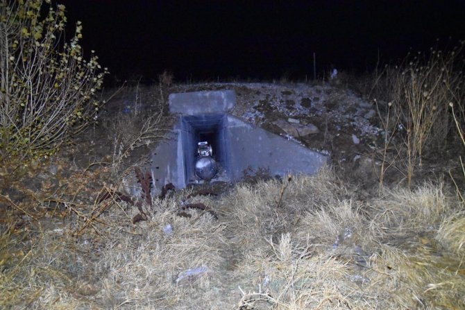 Jandarma çalınan malzemeleri menfezde buldu