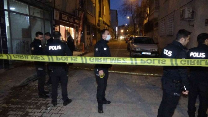 Kocası sokak ortasında öldürdü