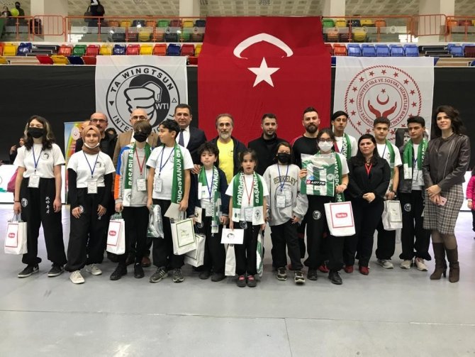 Koruma altındaki çocuklar Öz Savunma Sanatı Projesini tamamlayarak sertifikalarını aldı