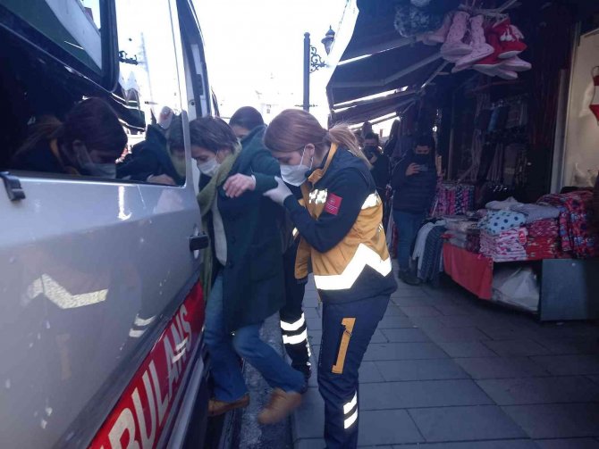 Otomobil yayanın ayağını ezdi