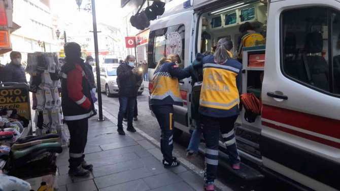 Otomobil yayanın ayağını ezdi