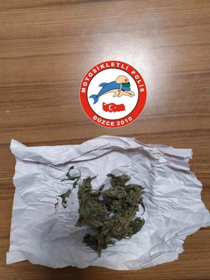 Şehir merkezinde polisten şok uygulama